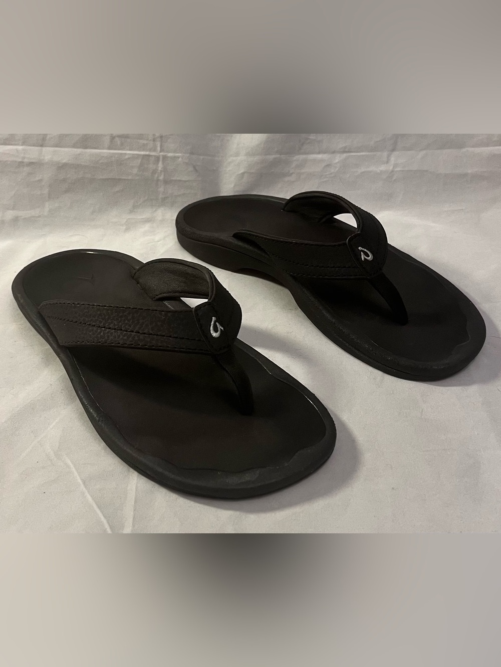 OluKai Ohana Women’s Black Thong Sandals - Picture 2 of 4